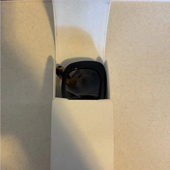 Model: Prada Minimal Baroque
Common model number: SPR 27N - Picture 10 of 10